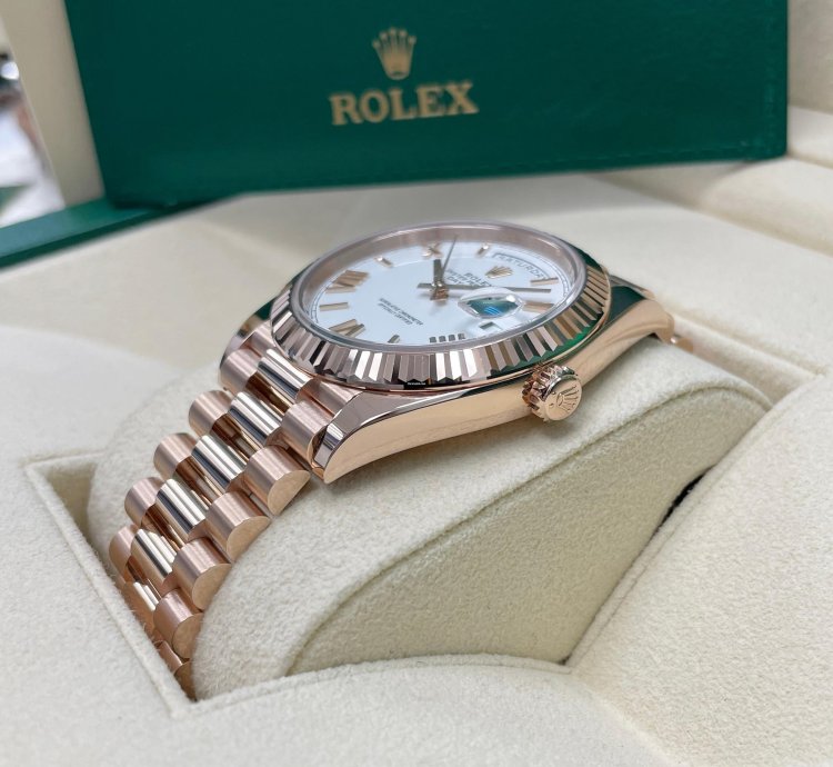 Rolex Day-date 40 Unworn Day-date 40mm 228235 Rose Gold Fluted White Roman Dial Presidential Bracelet