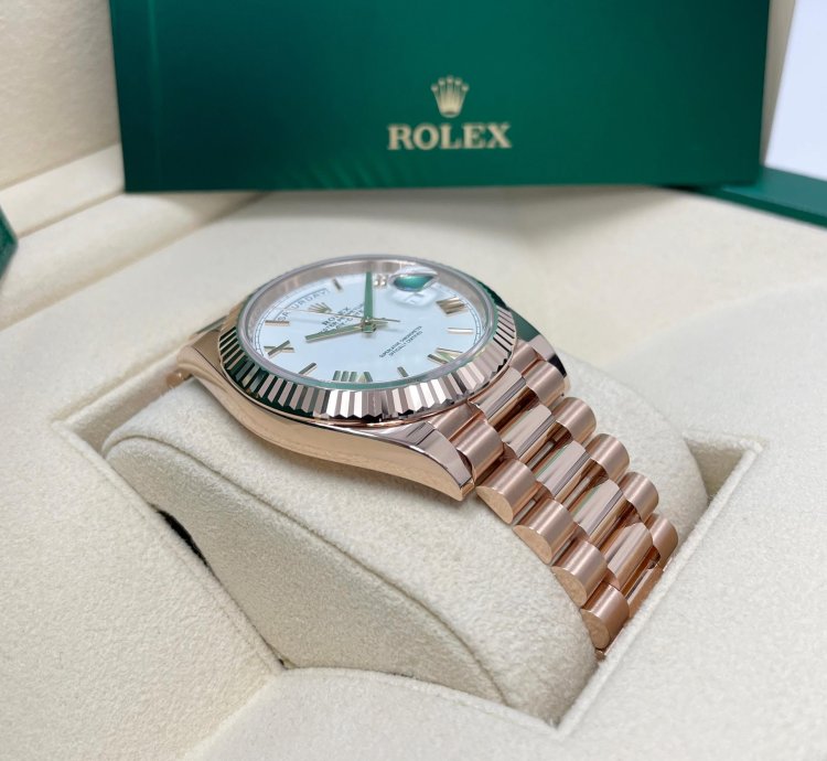 Rolex Day-date 40 Unworn Day-date 40mm 228235 Rose Gold Fluted White Roman Dial Presidential Bracelet