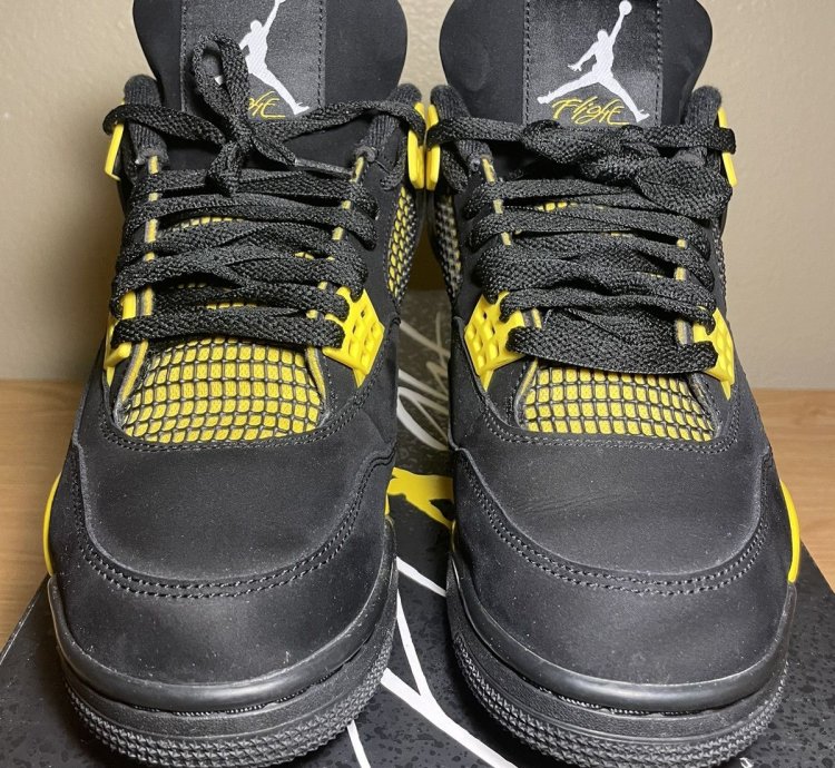 Jordan 4 Retro Thunder