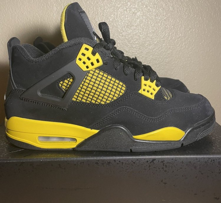 Jordan 4 Retro Thunder