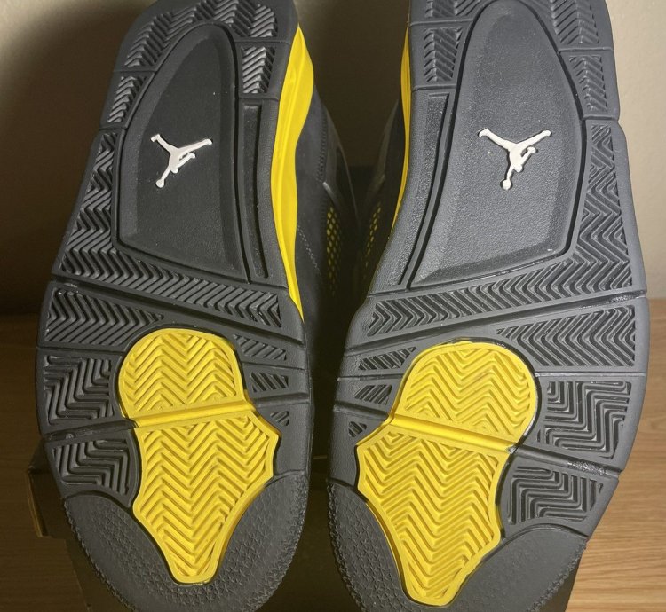 Jordan 4 Retro Thunder
