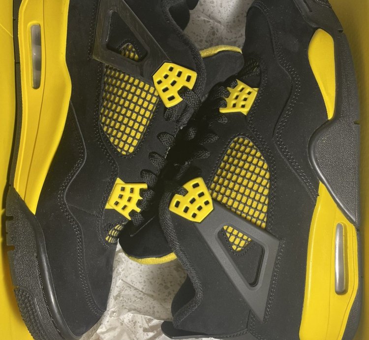 Jordan 4 Retro Thunder