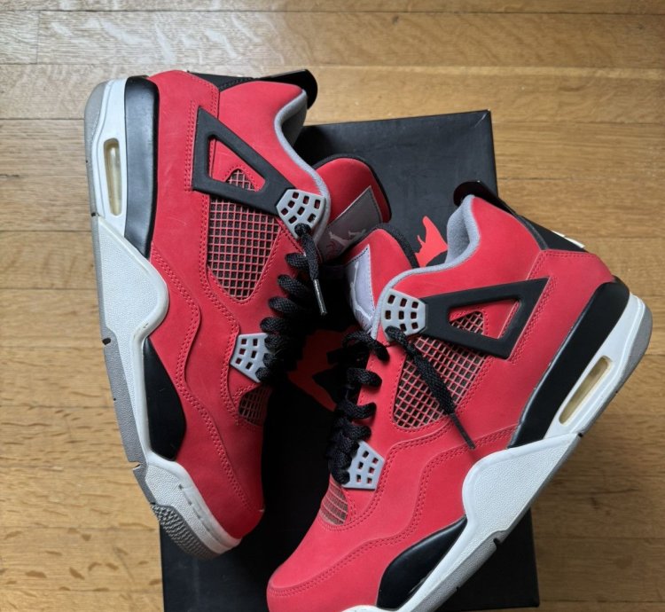 Jordan 4 Retro Toro Bravo