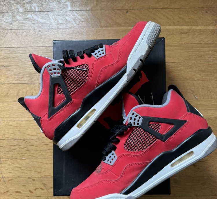 Jordan 4 Retro Toro Bravo
