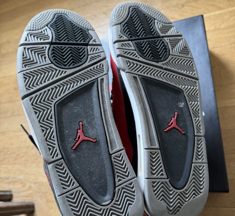 Jordan 4 Retro Toro Bravo