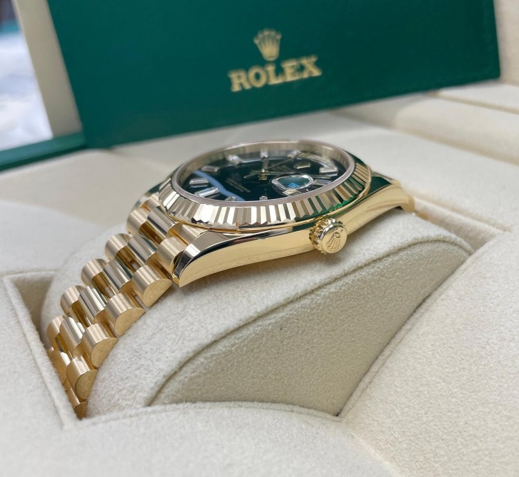 Rolex Day-date 40 Unworn Day-date 40mm 228238 Yellow Gold Presidential Band Onyx Black Baguette Dial