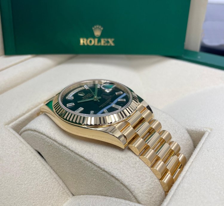 Rolex Day-date 40 Unworn Day-date 40mm 228238 Yellow Gold Presidential Band Onyx Black Baguette Dial