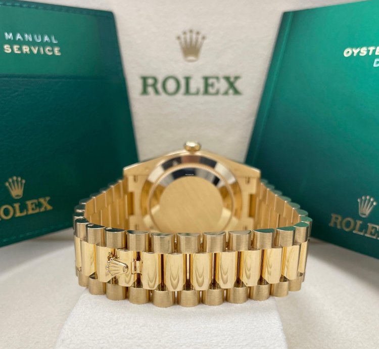 Rolex Day-date 40 Unworn Day-date 40mm 228238 Yellow Gold Presidential Band Onyx Black Baguette Dial