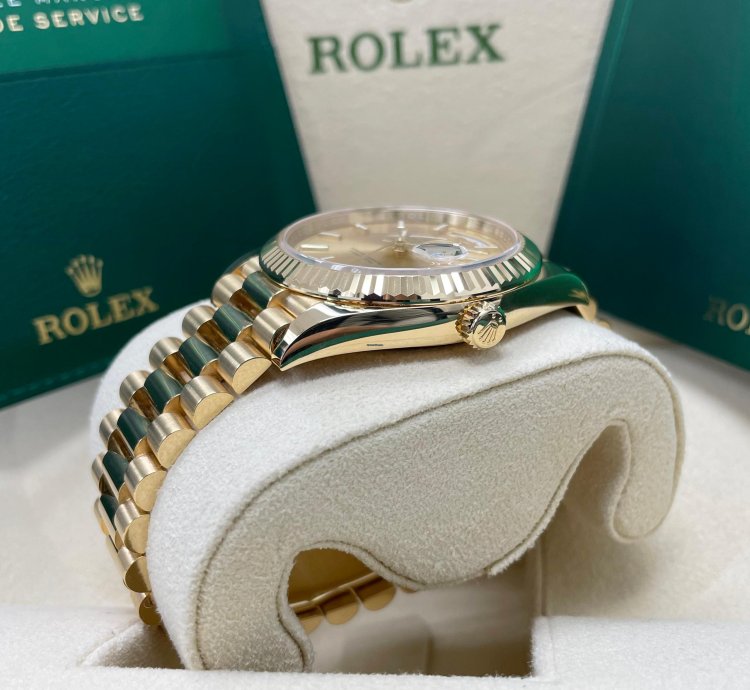 Rolex Day-date 40 Unworn Day-date 40mm 228238 Yellow Gold Presidential Bracelet Champagne Index Dial