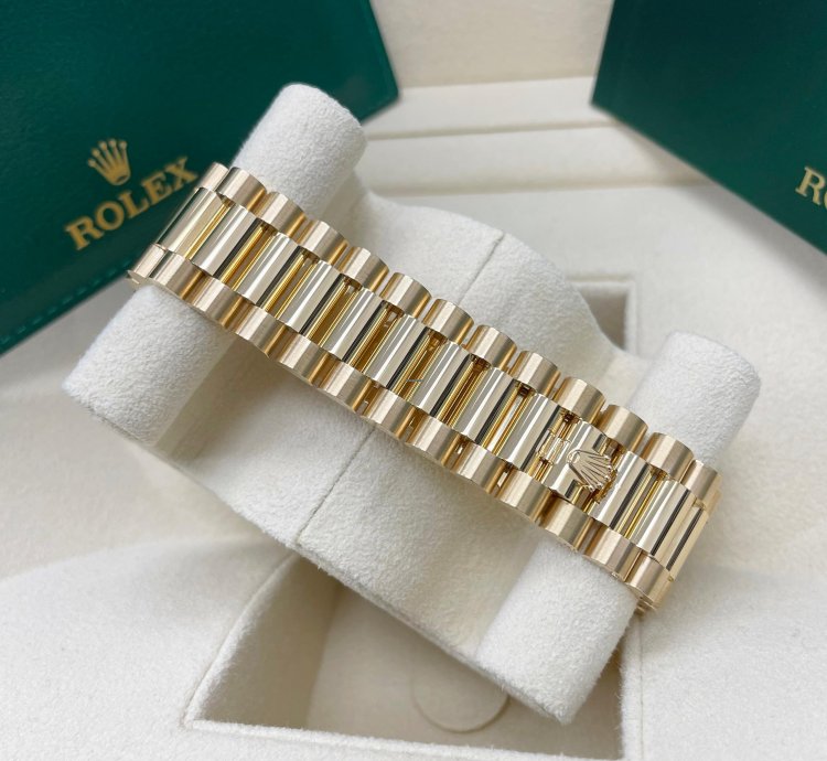 Rolex Day-date 40 Unworn Day-date 40mm 228238 Yellow Gold Presidential Bracelet Champagne Index Dial