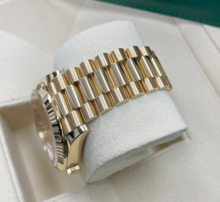 Rolex Day-date 40 Unworn Day-date 40mm 228238 Yellow Gold Presidential Bracelet Champagne Index Dial