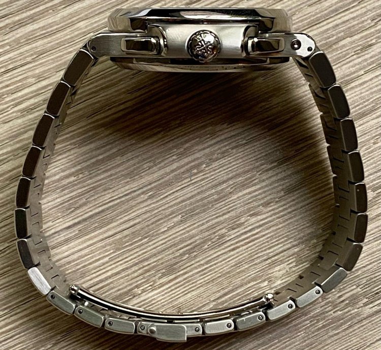 Patek Philippe Nautilus Travel Time Ref 5990 1a