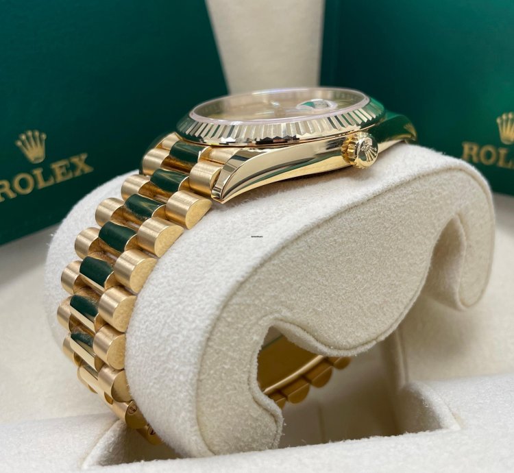 Rolex Day-date 40 Unworn Day-date 40mm 228238 Yellow Gold Presidential Bracelet Champagne Roman Dial