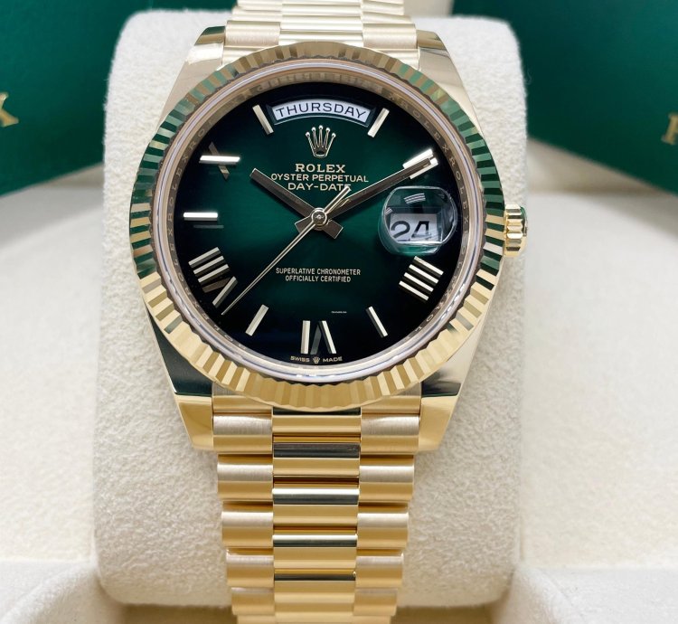 Rolex Day-date 40 Unworn Day-date 40mm 228238 Yellow Gold Presidential Bracelet Green Ombre Roman Dial