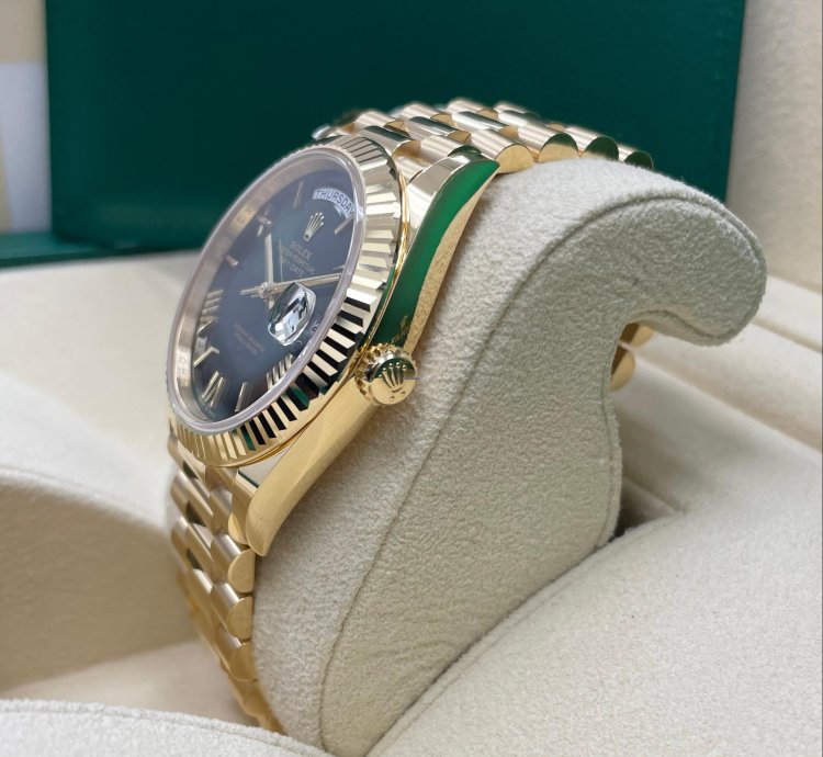 Rolex Day-date 40 Unworn Day-date 40mm 228238 Yellow Gold Presidential Bracelet Green Ombre Roman Dial