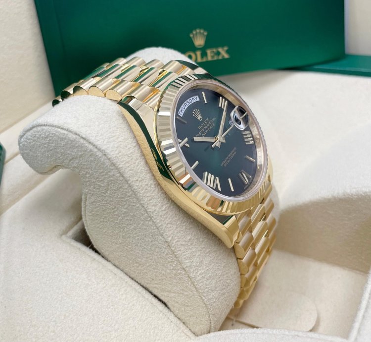 Rolex Day-date 40 Unworn Day-date 40mm 228238 Yellow Gold Presidential Bracelet Green Ombre Roman Dial