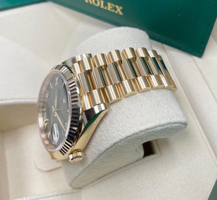 Rolex Day-date 40 Unworn Day-date 40mm 228238 Yellow Gold Presidential Bracelet Green Ombre Roman Dial