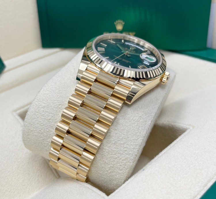 Rolex Day-date 40 Unworn Day-date 40mm 228238 Yellow Gold Presidential Bracelet Green Ombre Roman Dial