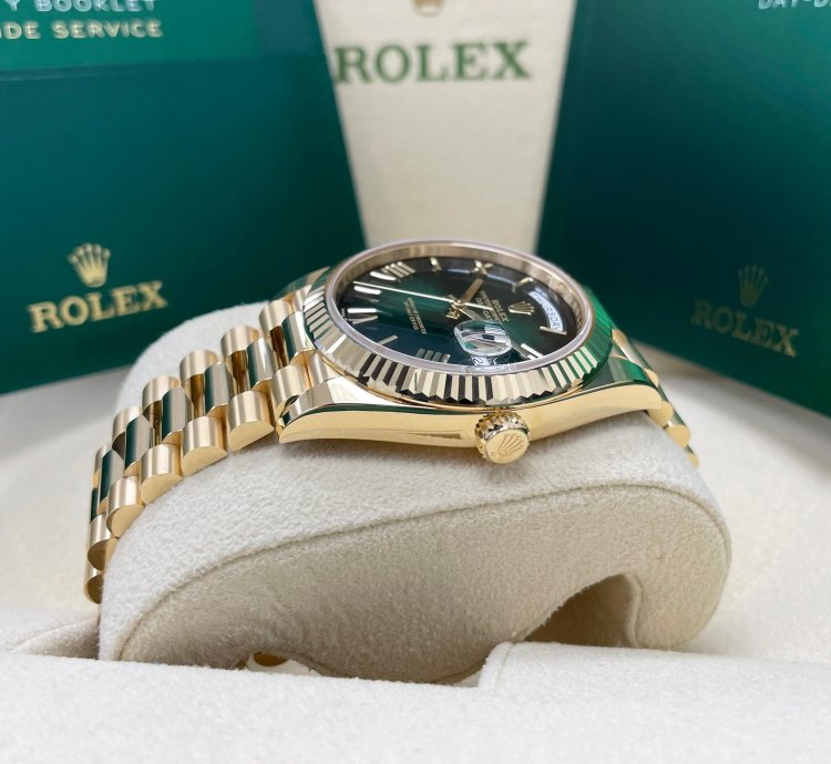 Rolex Day-date 40 Unworn Day-date 40mm 228238 Yellow Gold Presidential Bracelet Green Ombre Roman Dial