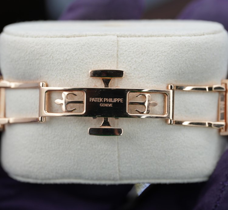 Patek Philippe Nautilus Updated Clasp