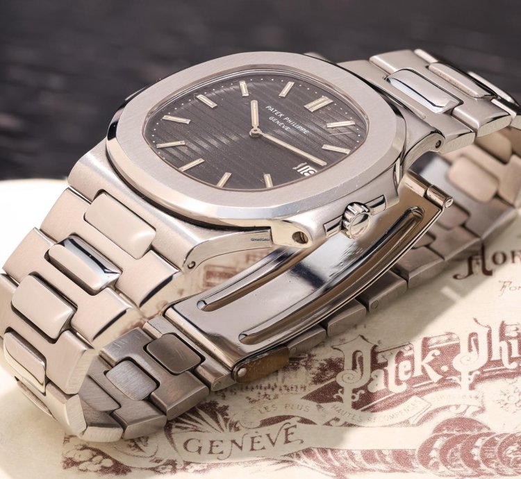 Patek Philippe Nautilus Vintage Nautilus Jumbo Mark-1 Ref 3700-1 Stainless Steel Sigma Tritium Dial Box Extract Bj-1977 Excellent