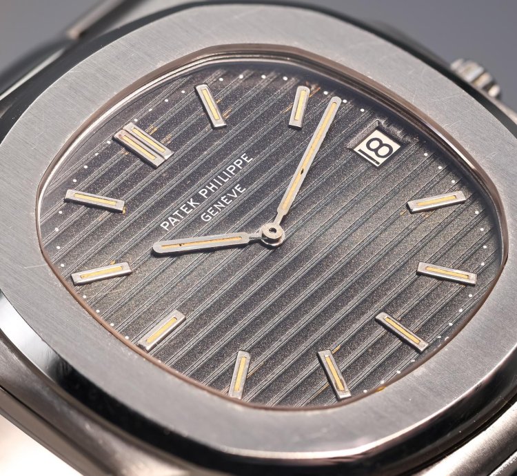 Patek Philippe Nautilus Vintage Nautilus Jumbo Mark-1 Ref 3700-1 Stainless Steel Sigma Tritium Dial Box Extract Bj-1977 Excellent