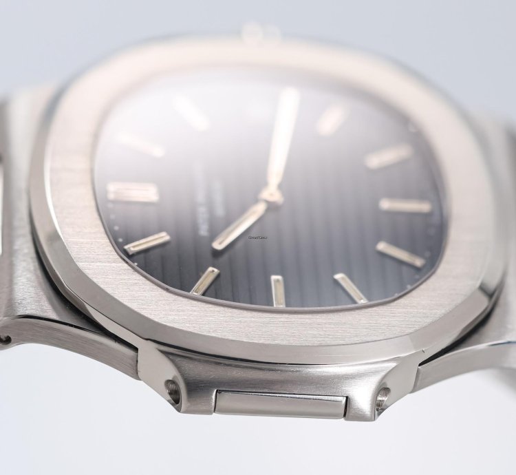 Patek Philippe Nautilus Vintage Nautilus Jumbo Mark-1 Ref 3700-1 Stainless Steel Sigma Tritium Dial Box Extract Bj-1977 Excellent
