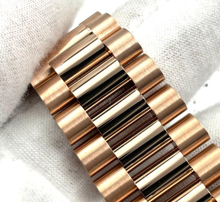 Rolex Day-date 40 Unworn Day-date 40mm Green Roman Dial Rose Gold Bracelet 228235 Box Papers 2024