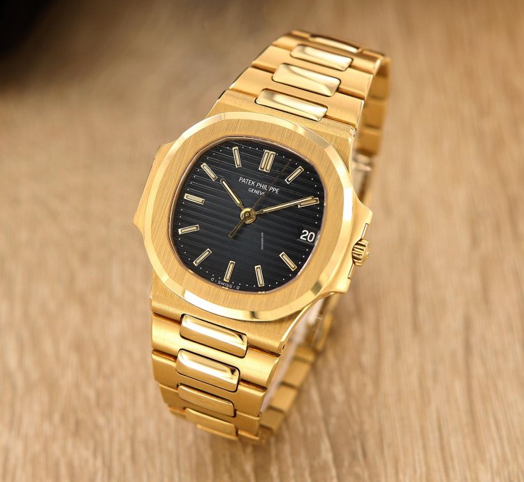 Patek Philippe Nautilus Vintage Nautilus Ref 3800 18kt Yellow Gold From 1987 With Extract Pp