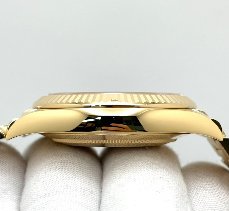 Rolex Day-date 40 Unworn Day-date 40mm Green Roman Dial Yellow Gold Bracelet 228238 Box Papers 2024