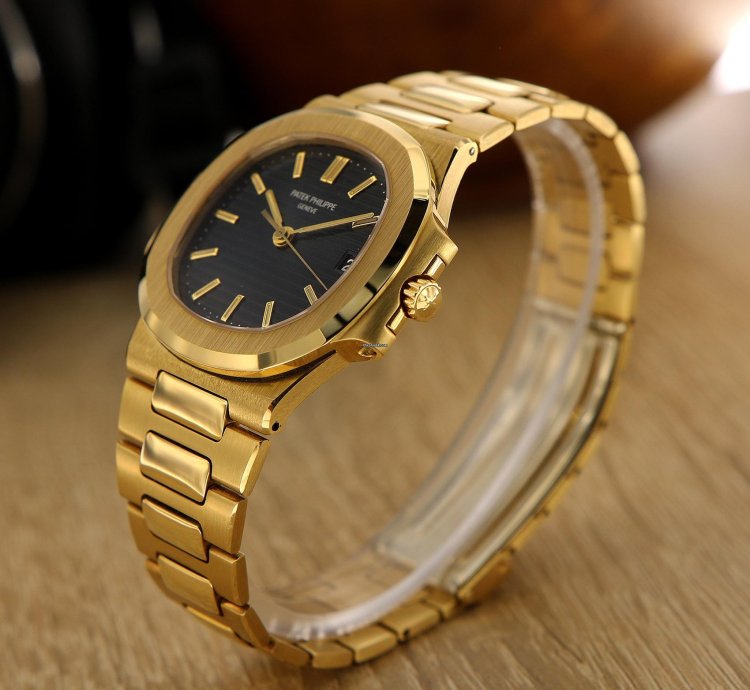 Patek Philippe Nautilus Vintage Nautilus Ref 3800 18kt Yellow Gold From 1987 With Extract Pp