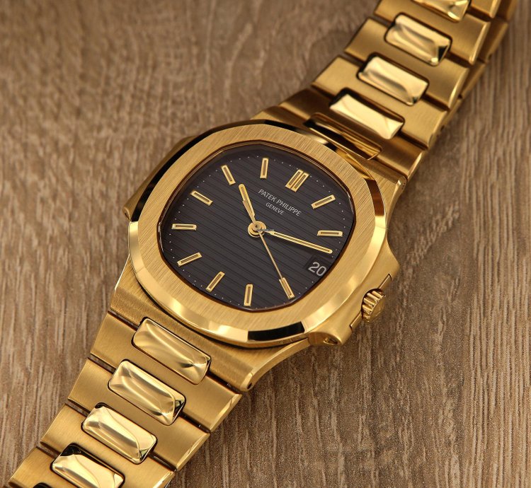 Patek Philippe Nautilus Vintage Nautilus Ref 3800 18kt Yellow Gold From 1987 With Extract Pp
