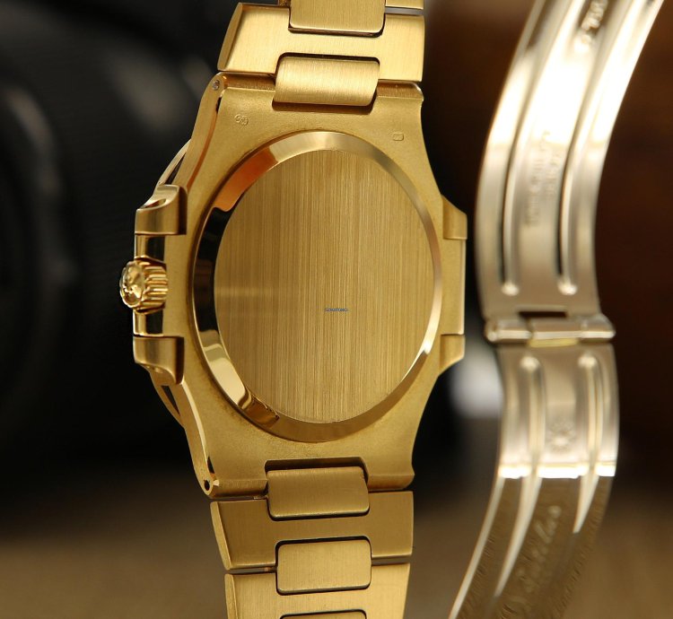 Patek Philippe Nautilus Vintage Nautilus Ref 3800 18kt Yellow Gold From 1987 With Extract Pp