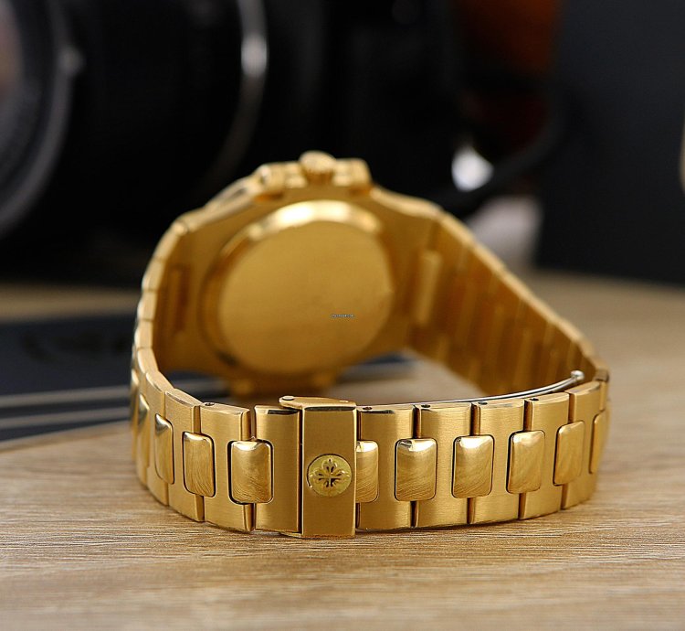 Patek Philippe Nautilus Vintage Nautilus Ref 3800 18kt Yellow Gold From 1987 With Extract Pp