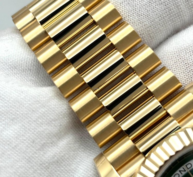 Rolex Day-date 40 Unworn Day-date 40mm Green Roman Dial Yellow Gold Bracelet 228238 Box Papers 2024