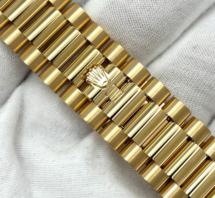 Rolex Day-date 40 Unworn Day-date 40mm Green Roman Dial Yellow Gold Bracelet 228238 Box Papers 2024