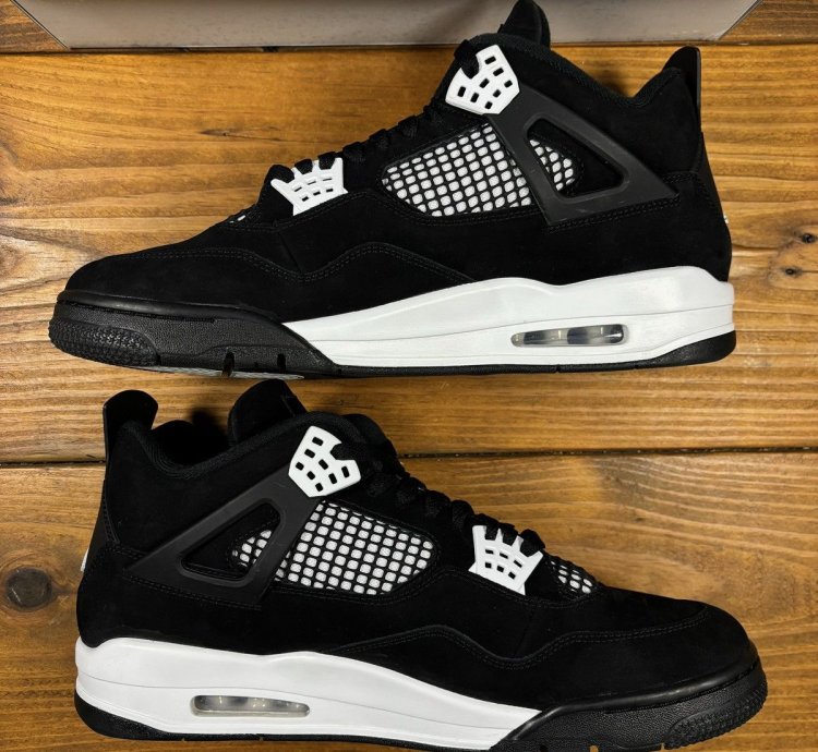 Jordan 4 Retro White Thunder