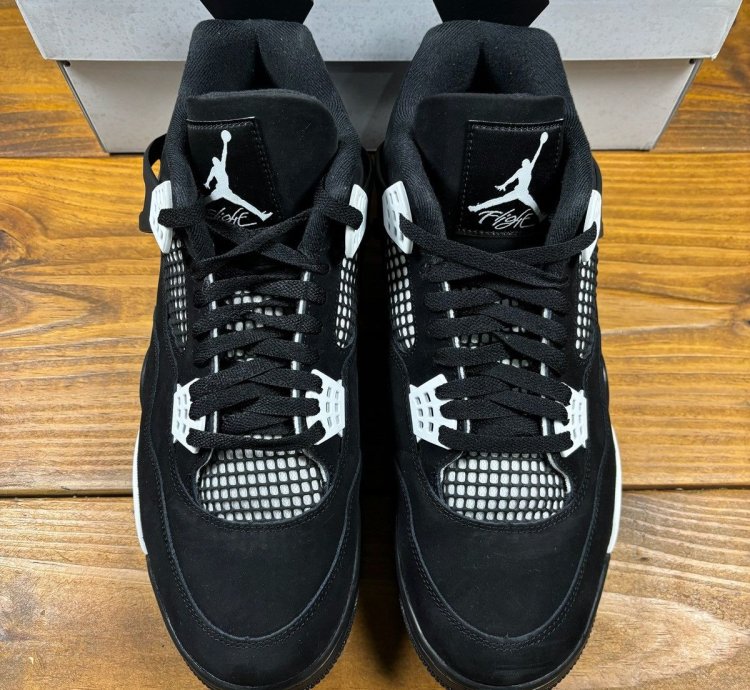 Jordan 4 Retro White Thunder
