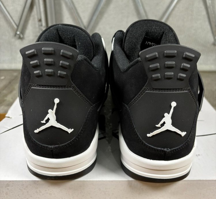 Jordan 4 Retro White Thunder