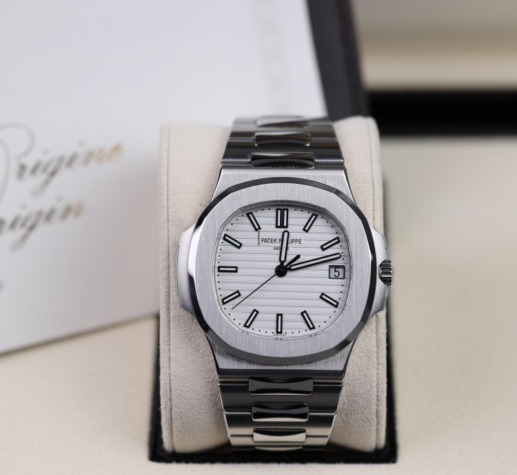 Patek Philippe Nautilus Wei - 2017 - Deutsch - Wie Neu - Fullset