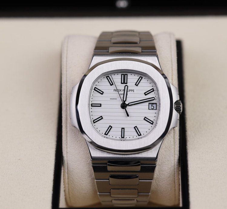 Patek Philippe Nautilus Wei - 2017 - Deutsch - Wie Neu - Fullset