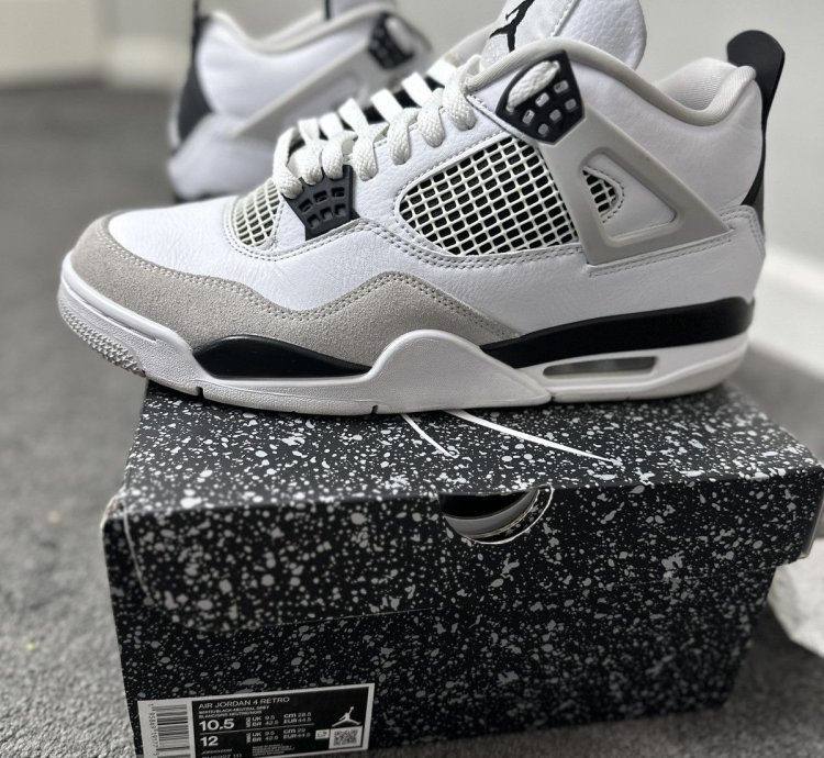 Jordan 4 Retro- Military Black