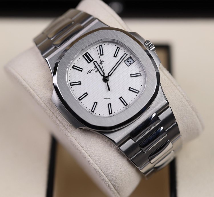 Patek Philippe Nautilus Wei - 2017 - Deutsch - Wie Neu - Fullset