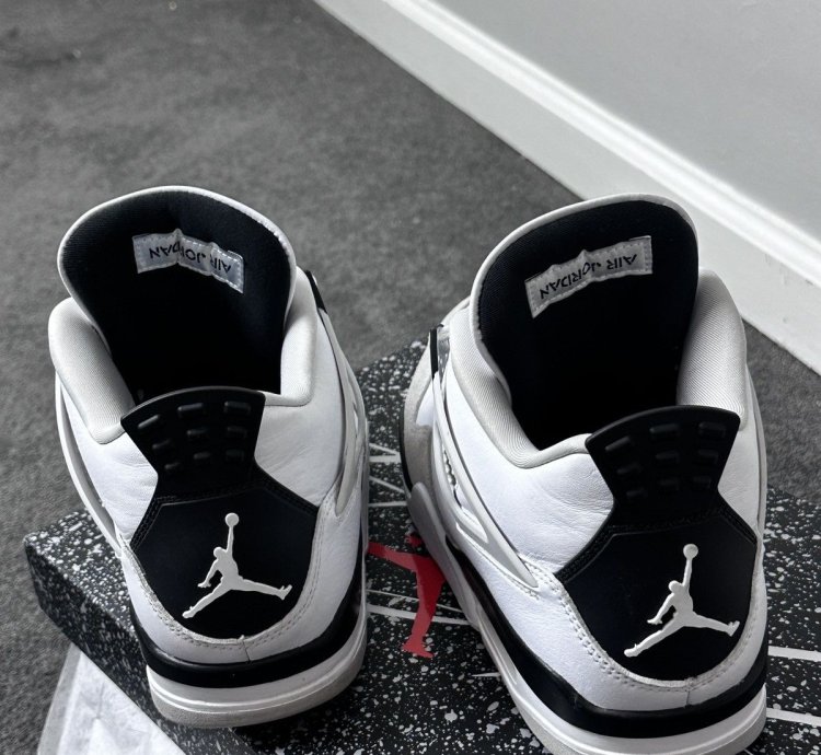 Jordan 4 Retro- Military Black