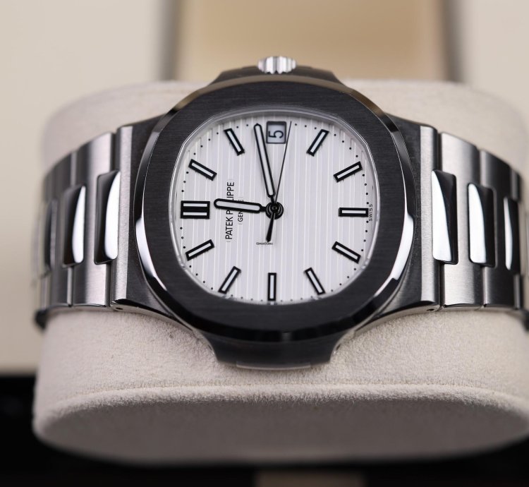 Patek Philippe Nautilus Wei - 2017 - Deutsch - Wie Neu - Fullset