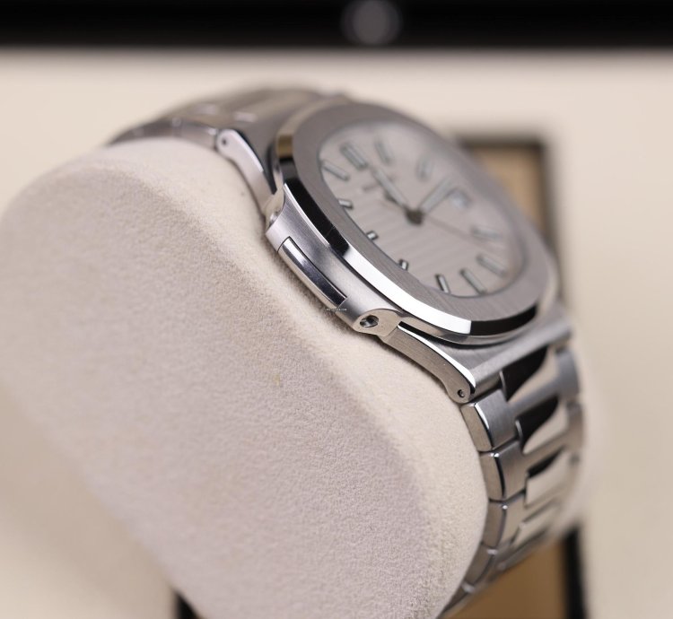Patek Philippe Nautilus Wei - 2017 - Deutsch - Wie Neu - Fullset