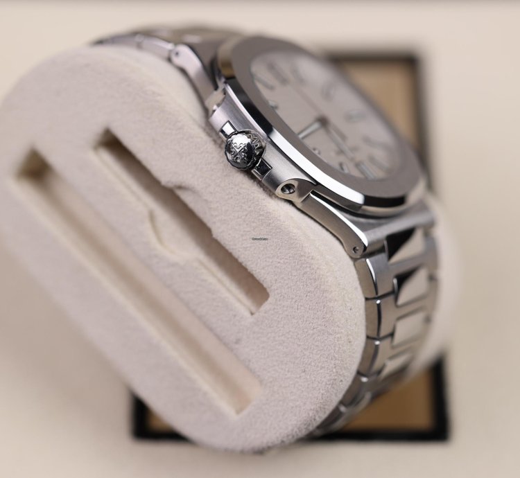 Patek Philippe Nautilus Wei - 2017 - Deutsch - Wie Neu - Fullset