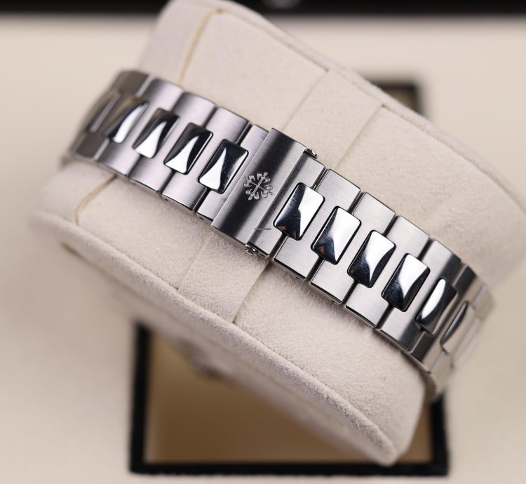 Patek Philippe Nautilus Wei - 2017 - Deutsch - Wie Neu - Fullset