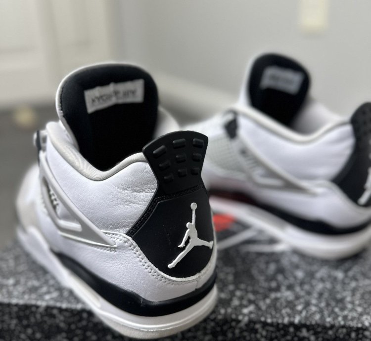 Jordan 4 Retro- Military Black