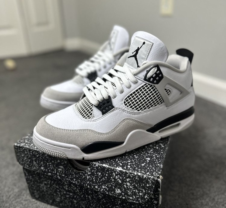 Jordan 4 Retro- Military Black